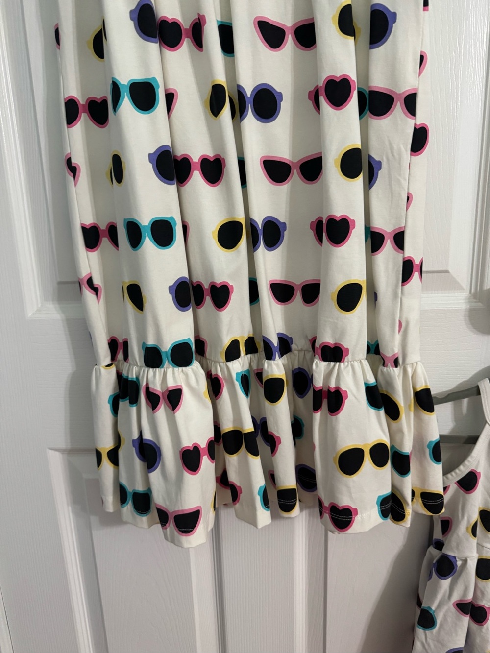 Mommy and Me White Sundress with Colorful Sunglasses Print Mom Small and Kid 4T - Picture 4 of 9